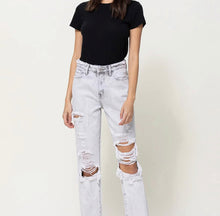 Load image into Gallery viewer, Distressed Rigid Mom Jeans
