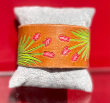 Load image into Gallery viewer, Flower Leather Cuff
